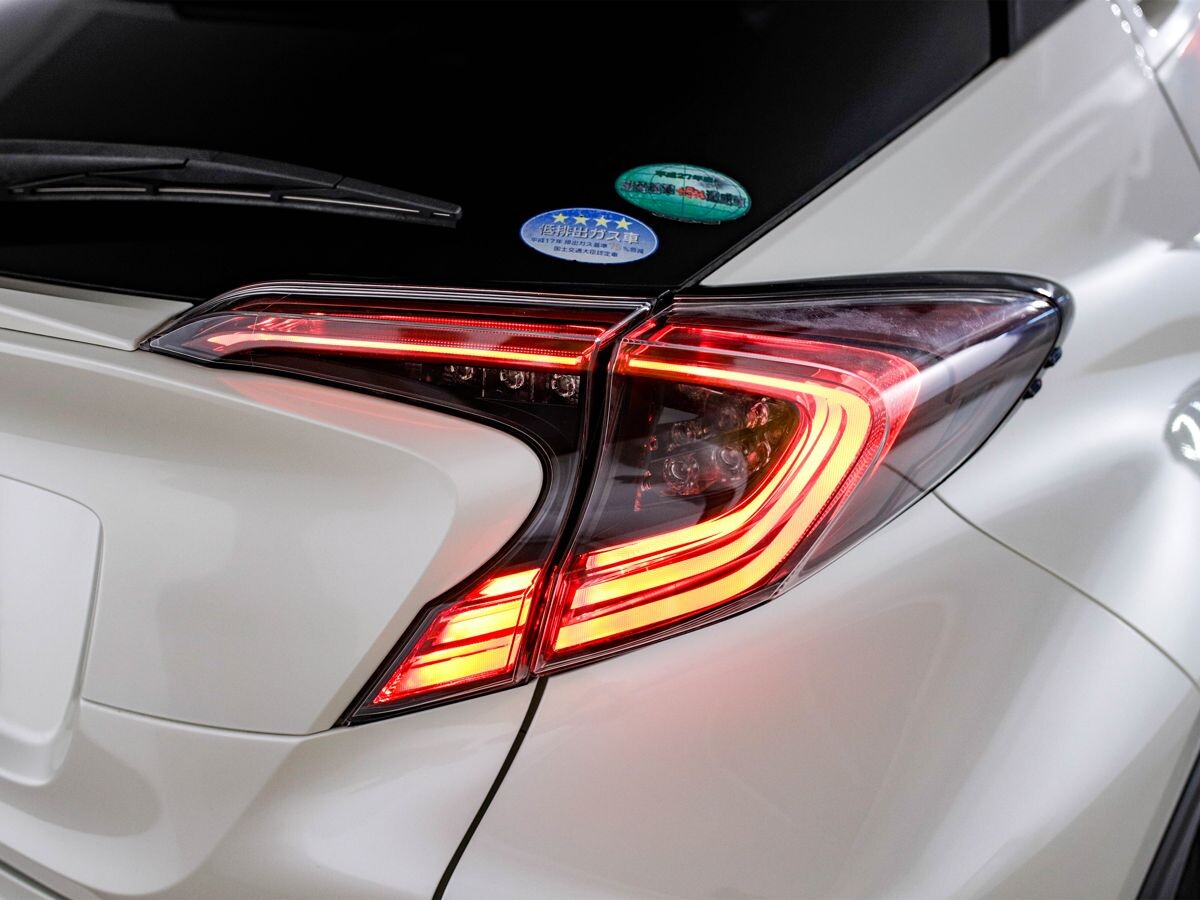 Toyota C-HR 2017 - фото автомобиля