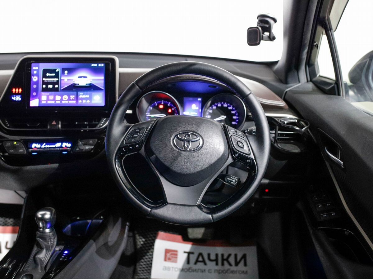 Toyota C-HR 2017 - фото автомобиля