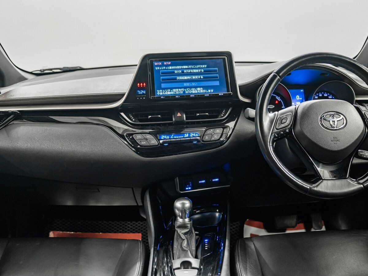 Toyota C-HR 2017 - фото автомобиля