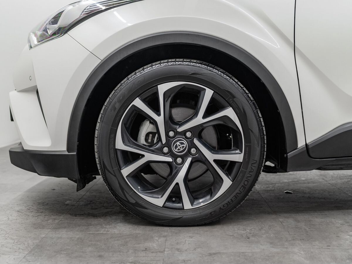 Toyota C-HR 2017 - фото автомобиля