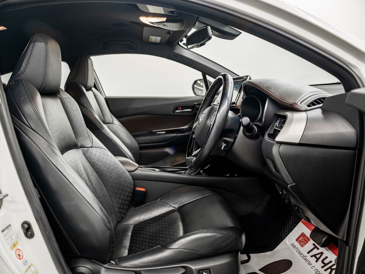 Toyota C-HR 2017 - фото автомобиля