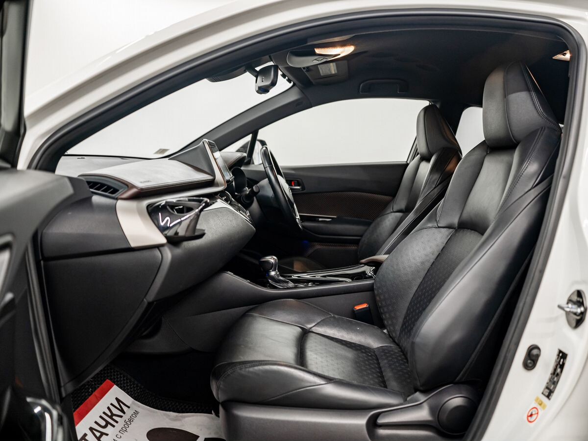 Toyota C-HR 2017 - фото автомобиля