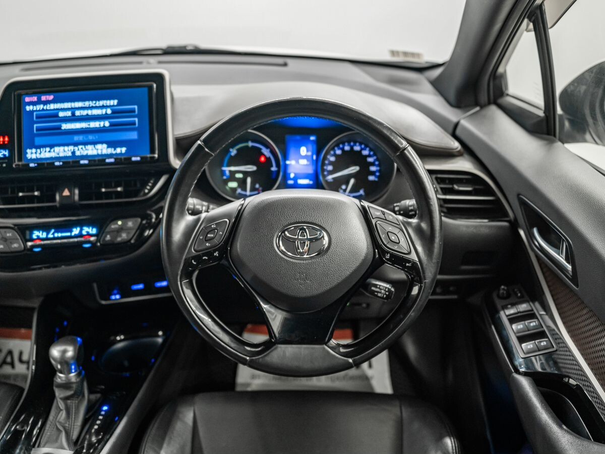 Toyota C-HR 2017 - фото автомобиля