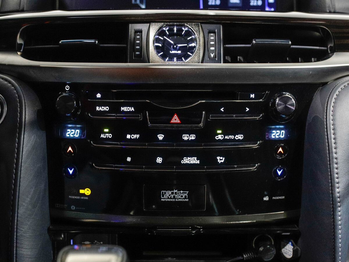 Lexus LX570 2020 - фото автомобиля