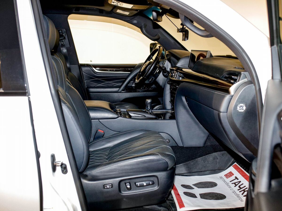 Lexus LX570 2020 - фото автомобиля