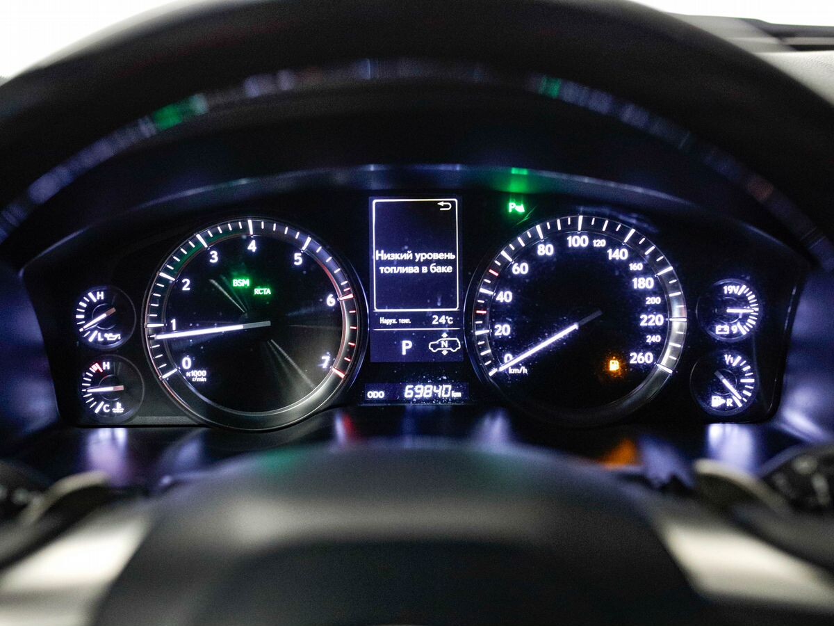 Lexus LX570 2020 - фото автомобиля