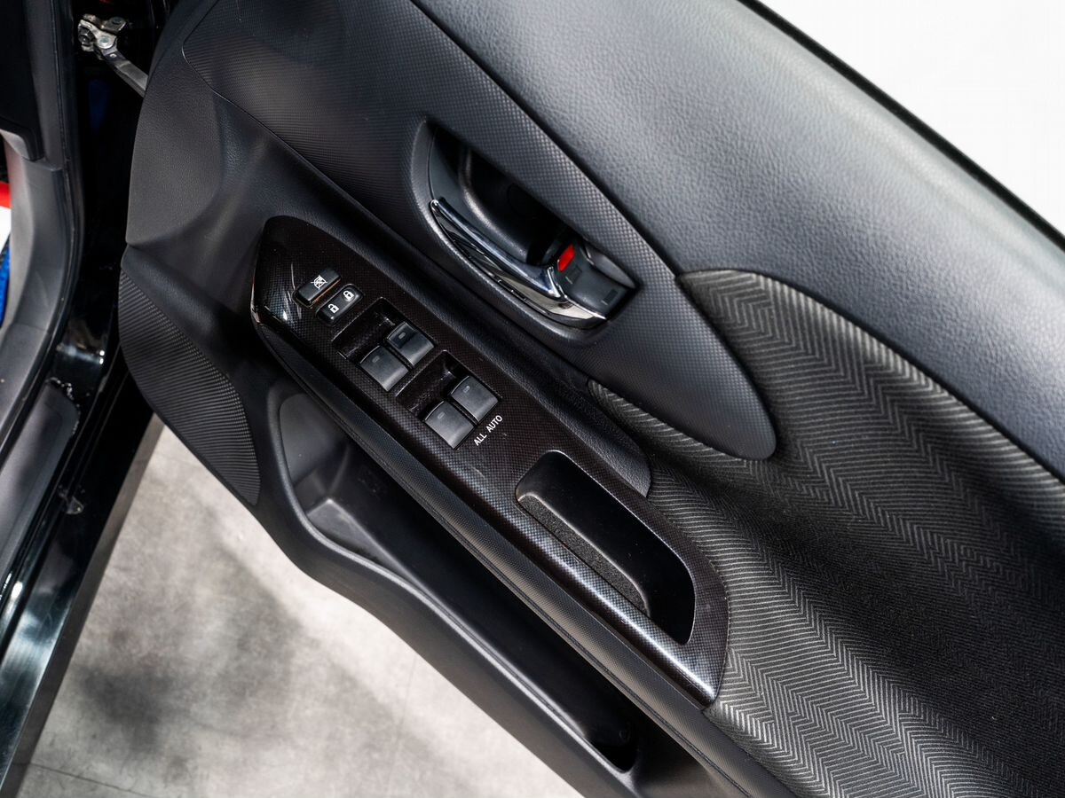 Toyota Wish 2014 - фото автомобиля