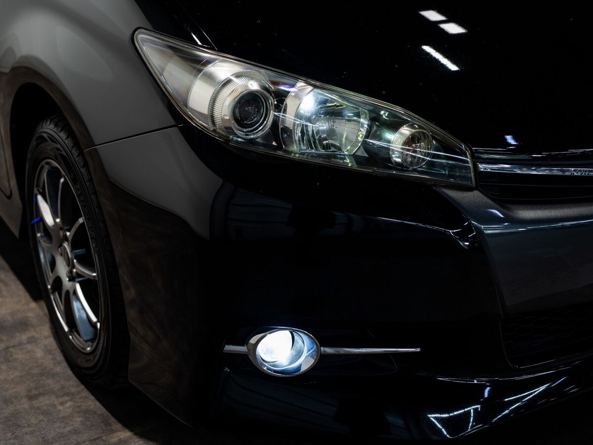 Toyota Wish 2014 - фото автомобиля