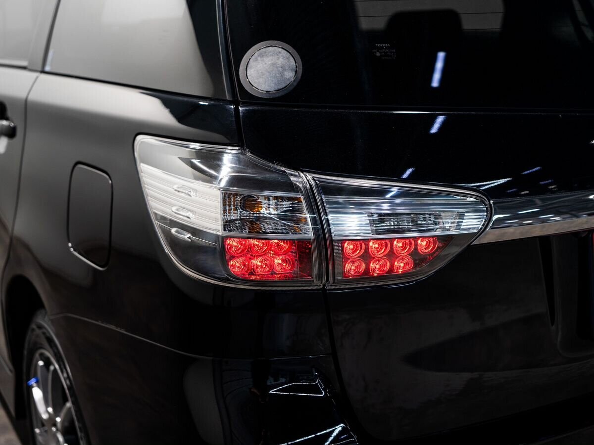 Toyota Wish 2014 - фото автомобиля