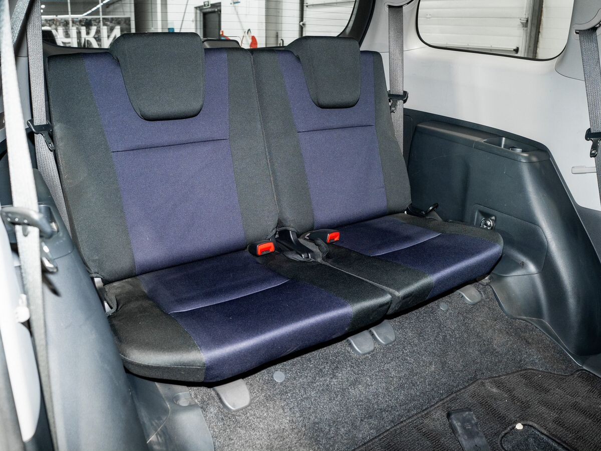 Toyota Wish 2014 - фото автомобиля