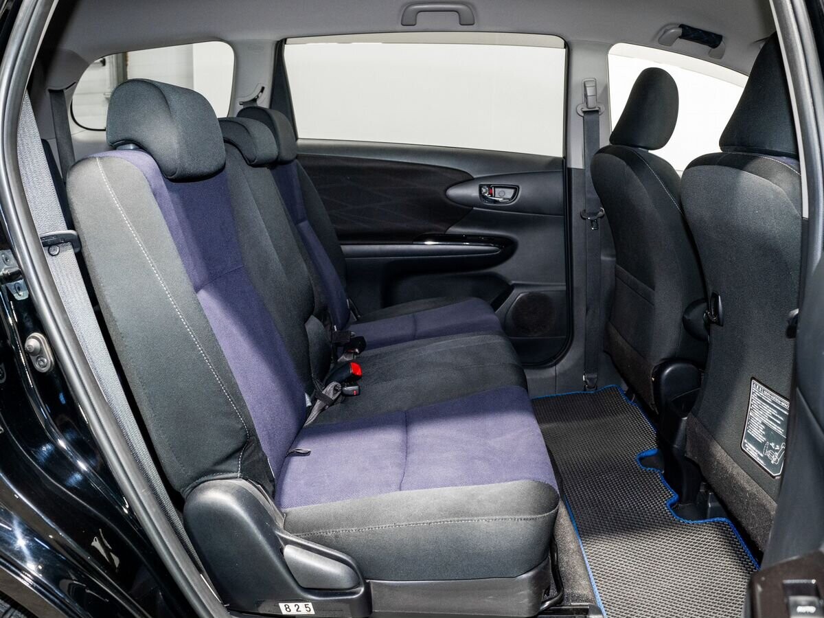 Toyota Wish 2014 - фото автомобиля