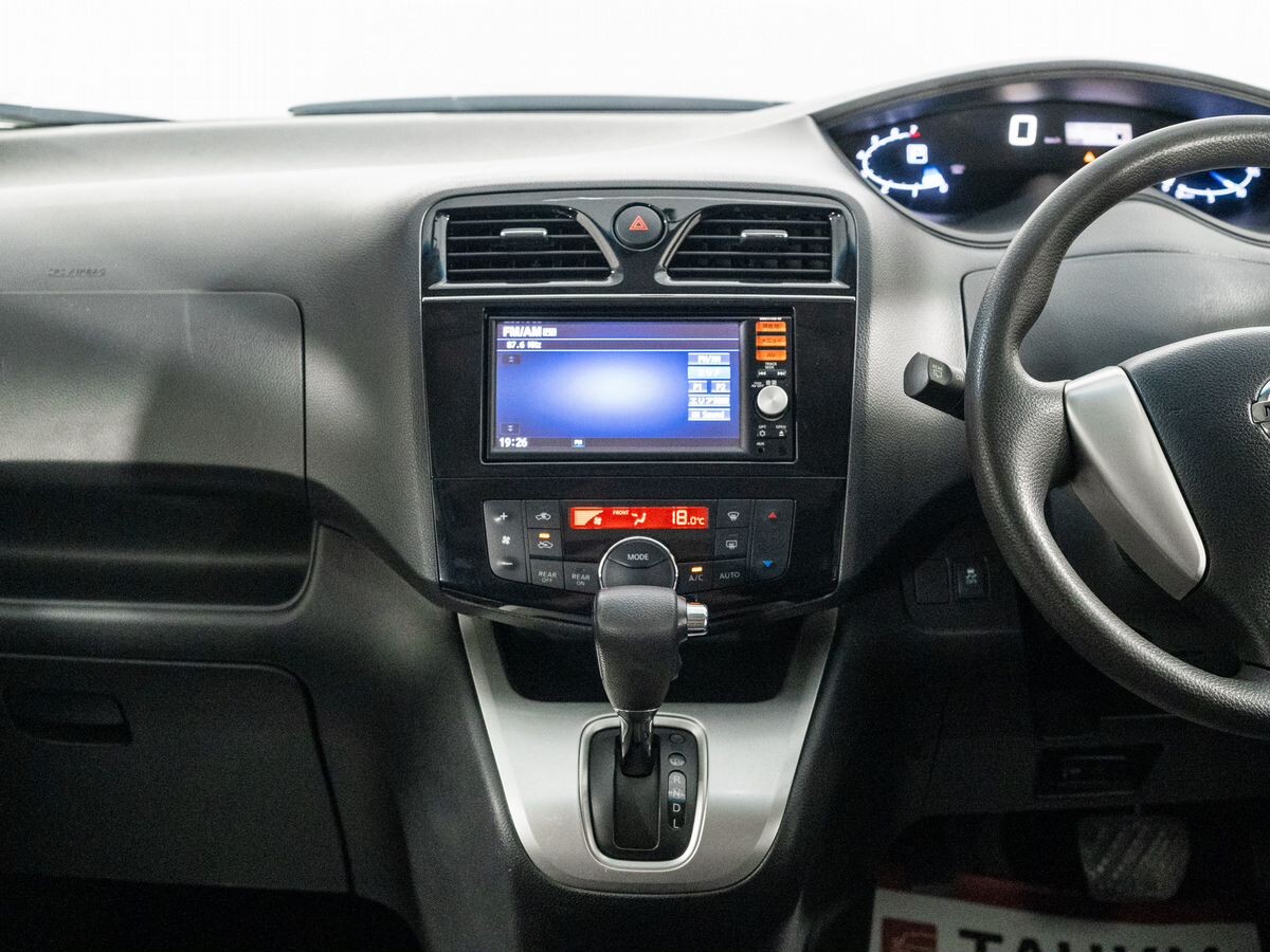 Nissan Serena 2015 - фото автомобиля