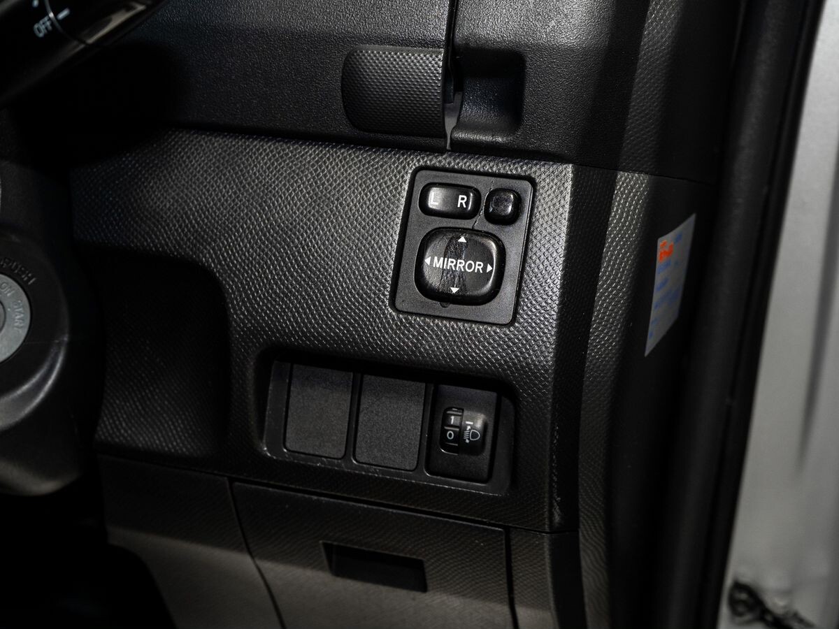 Toyota Ractis 2007 - фото автомобиля