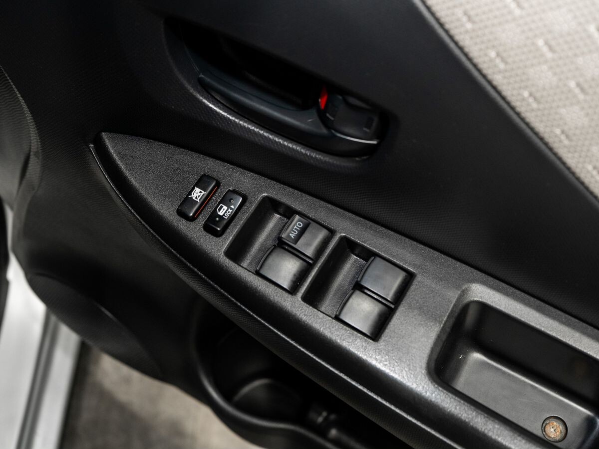Toyota Ractis 2007 - фото автомобиля