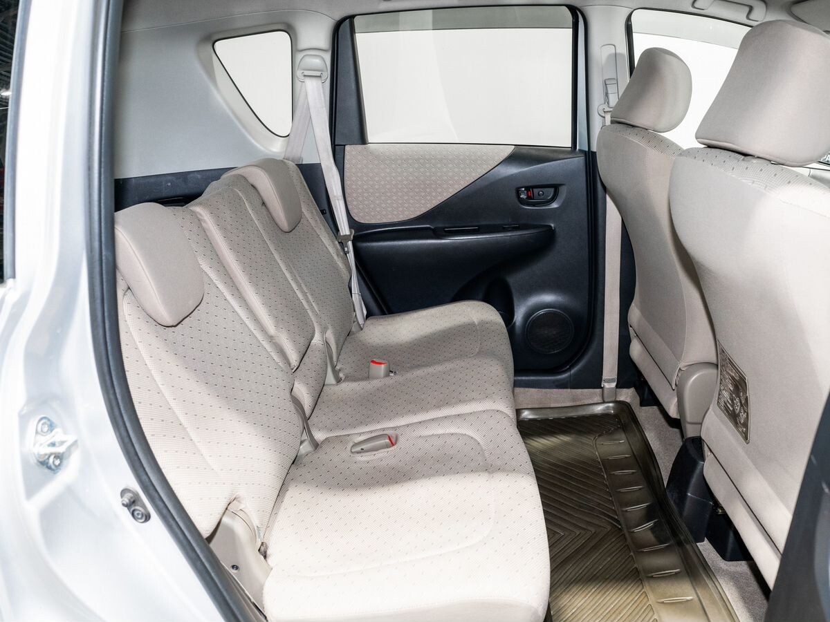 Toyota Ractis 2007 - фото автомобиля