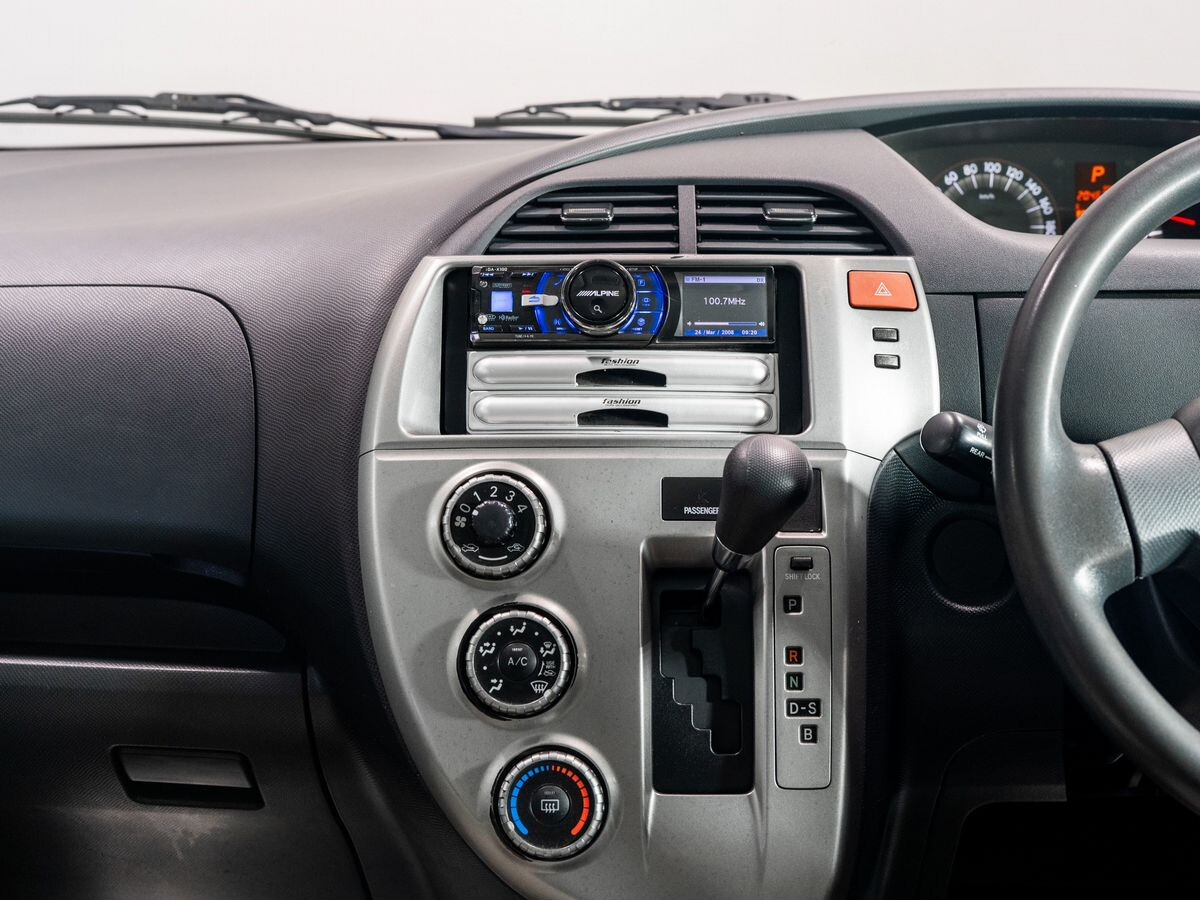 Toyota Ractis 2007 - фото автомобиля