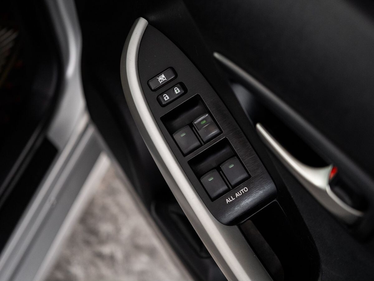 Toyota Prius 2012 - фото автомобиля