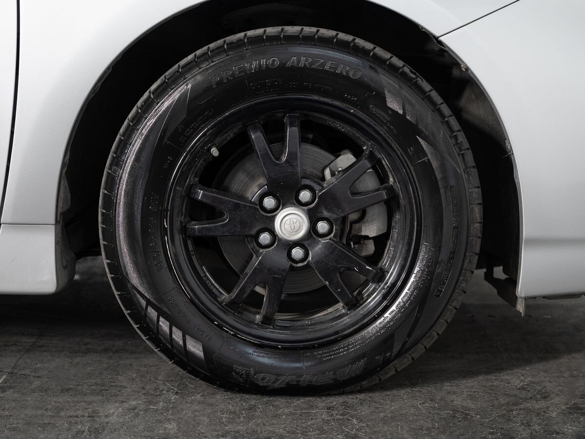 Toyota Prius 2012 - фото автомобиля