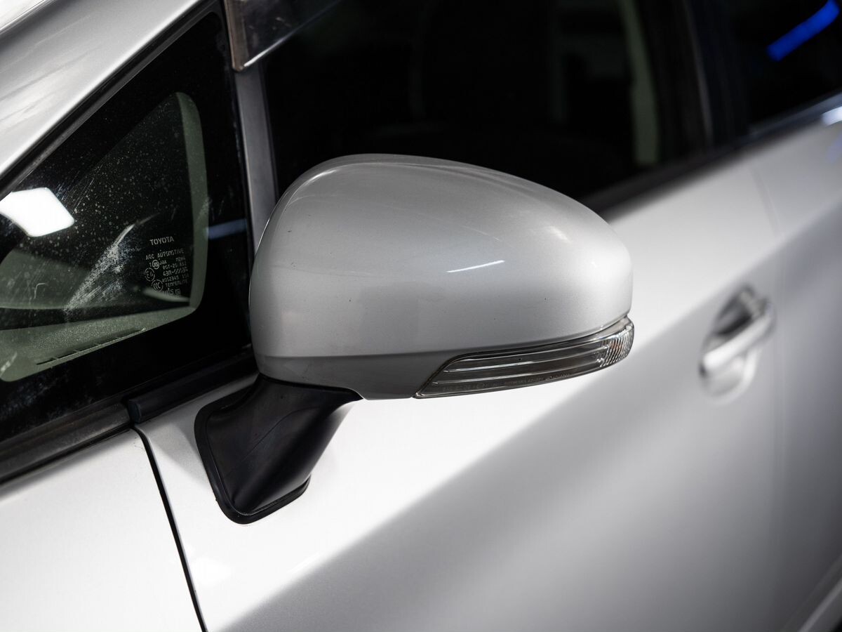 Toyota Prius 2012 - фото автомобиля