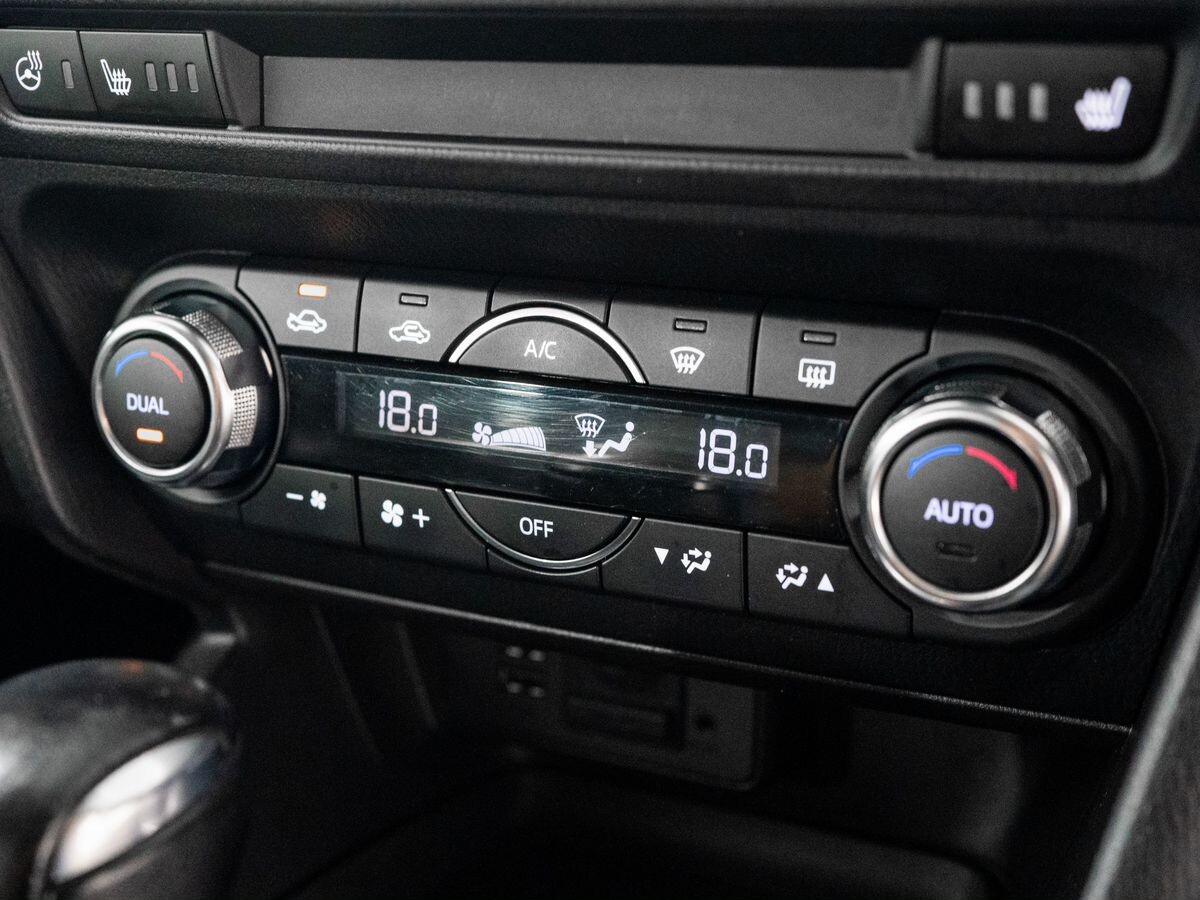 Mazda Axela 2016 - фото автомобиля