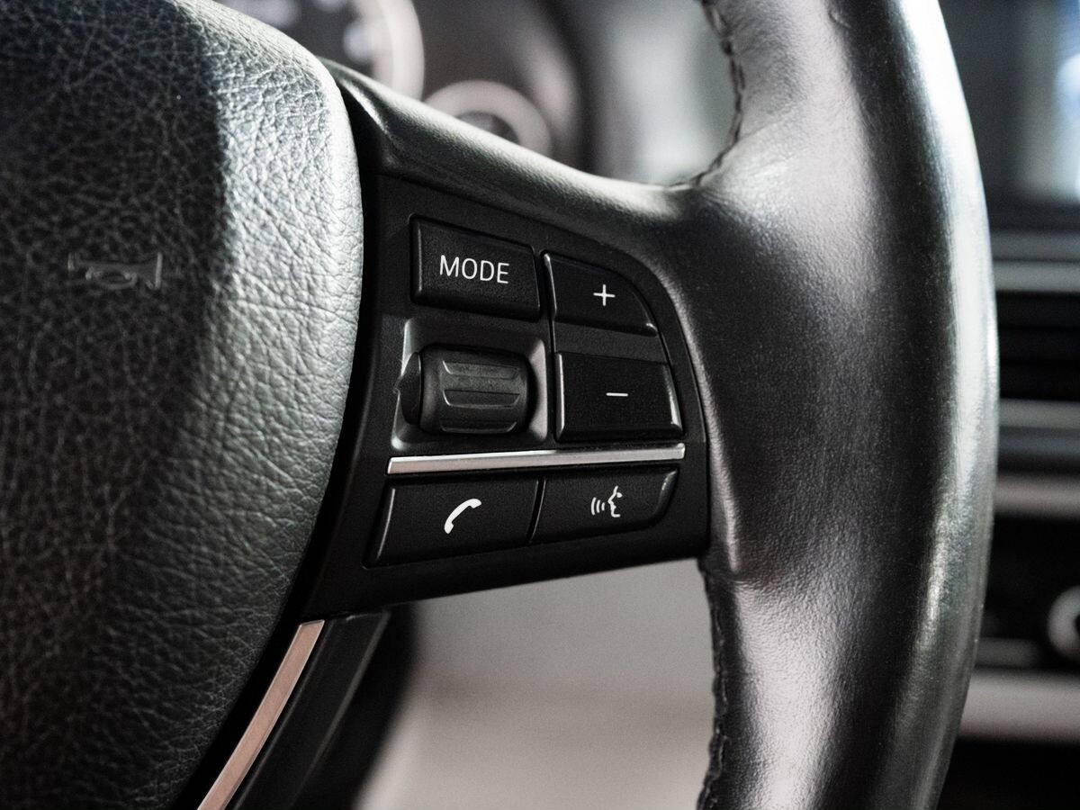 BMW 5-Series 2010 - фото автомобиля