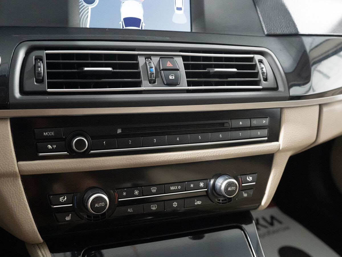 BMW 5-Series 2010 - фото автомобиля