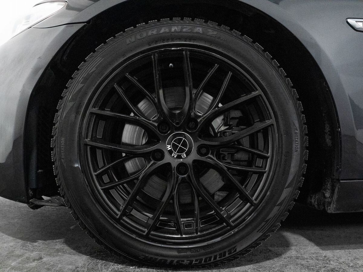 BMW 5-Series 2010 - фото автомобиля