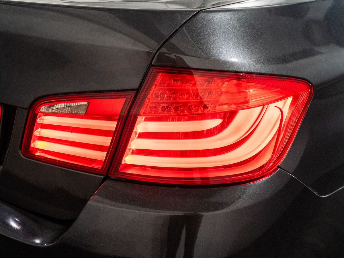 BMW 5-Series 2010 - фото автомобиля