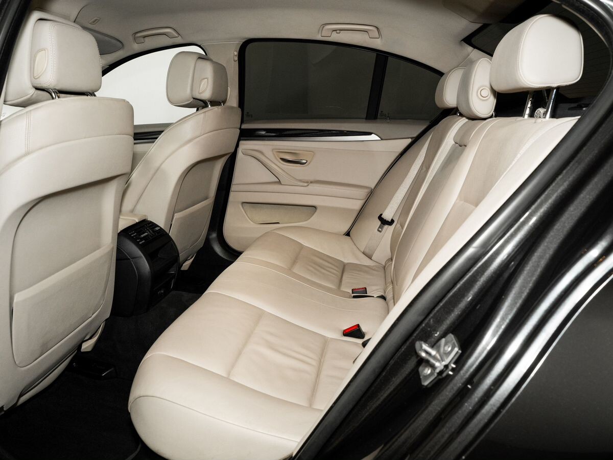 BMW 5-Series 2010 - фото автомобиля