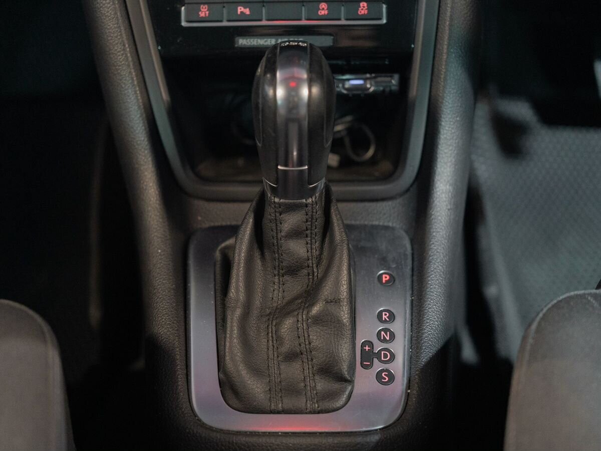 Volkswagen Sharan 2011 - фото автомобиля