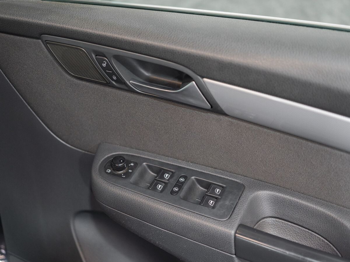 Volkswagen Sharan 2011 - фото автомобиля