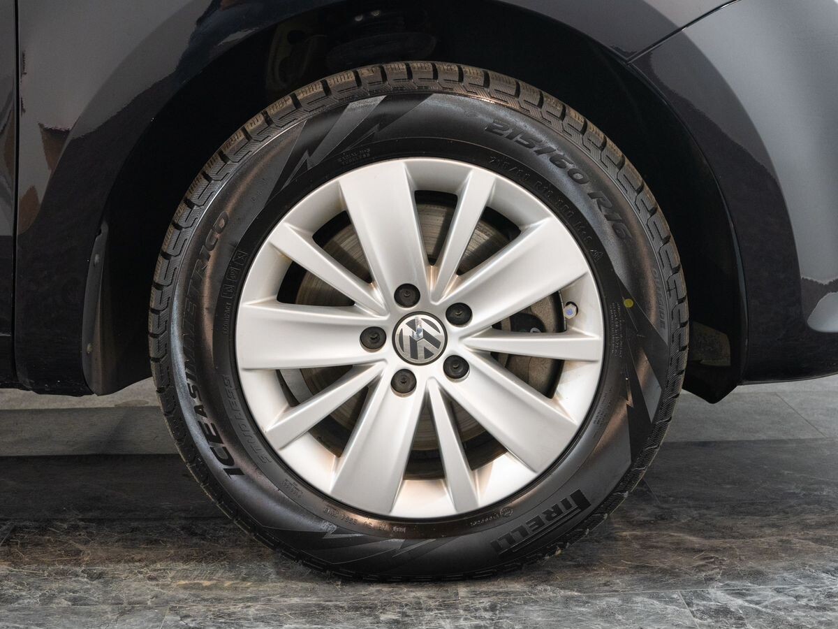 Volkswagen Sharan 2011 - фото автомобиля