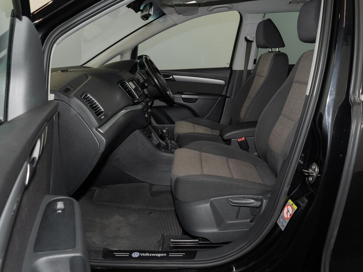 Volkswagen Sharan 2011 - фото автомобиля