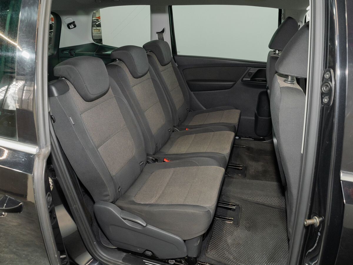 Volkswagen Sharan 2011 - фото автомобиля