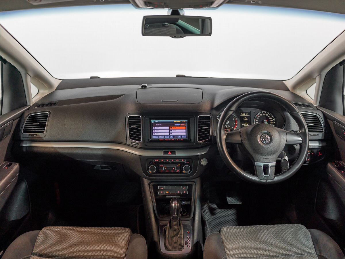 Volkswagen Sharan 2011 - фото автомобиля