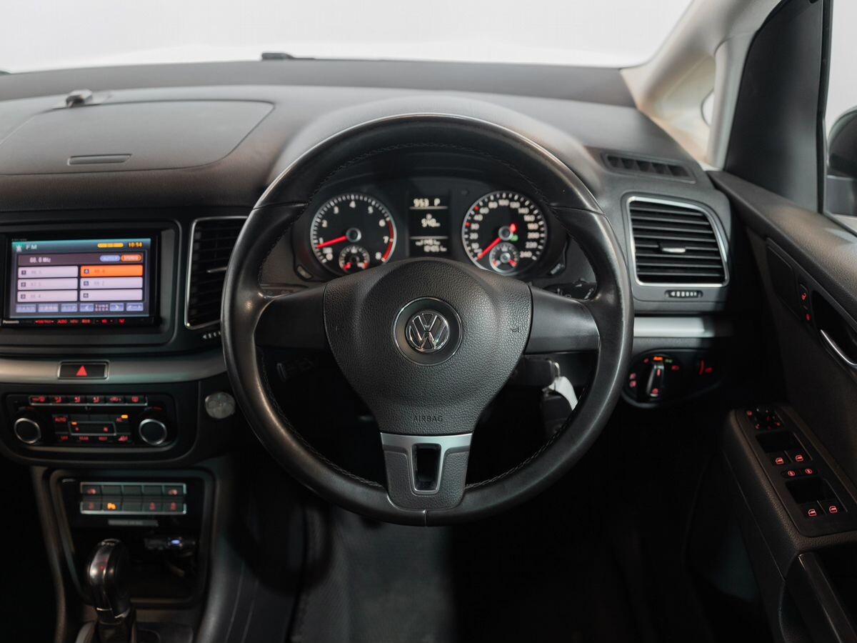 Volkswagen Sharan 2011 - фото автомобиля