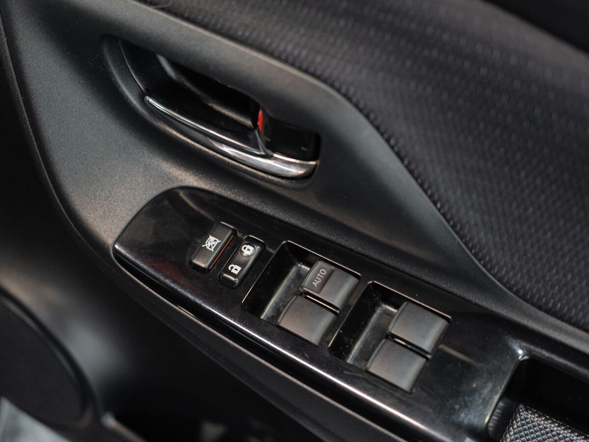 Toyota Vitz 2017 - фото автомобиля