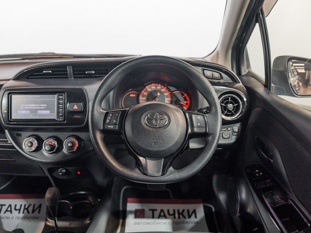 Toyota Vitz 2017 - фото автомобиля