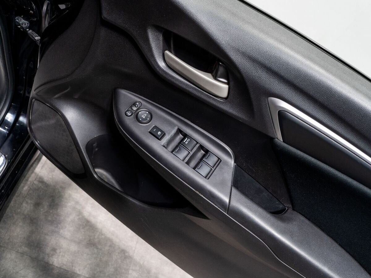 Honda Fit 2013 - фото автомобиля