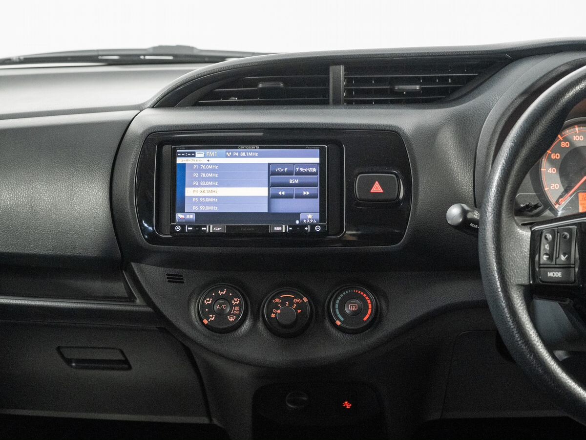 Toyota Vitz 2017 - фото автомобиля