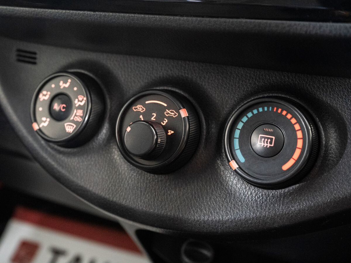 Toyota Vitz 2017 - фото автомобиля