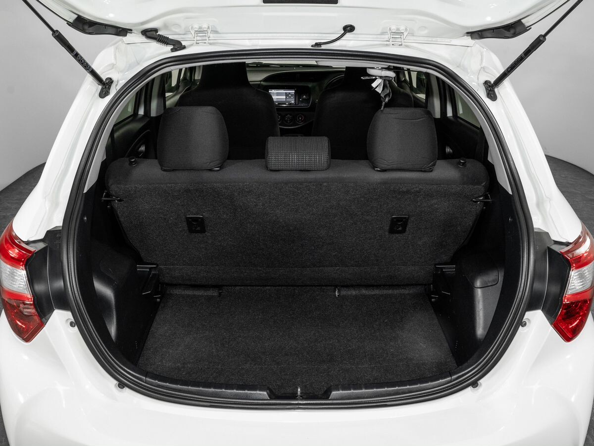 Toyota Vitz 2017 - фото автомобиля