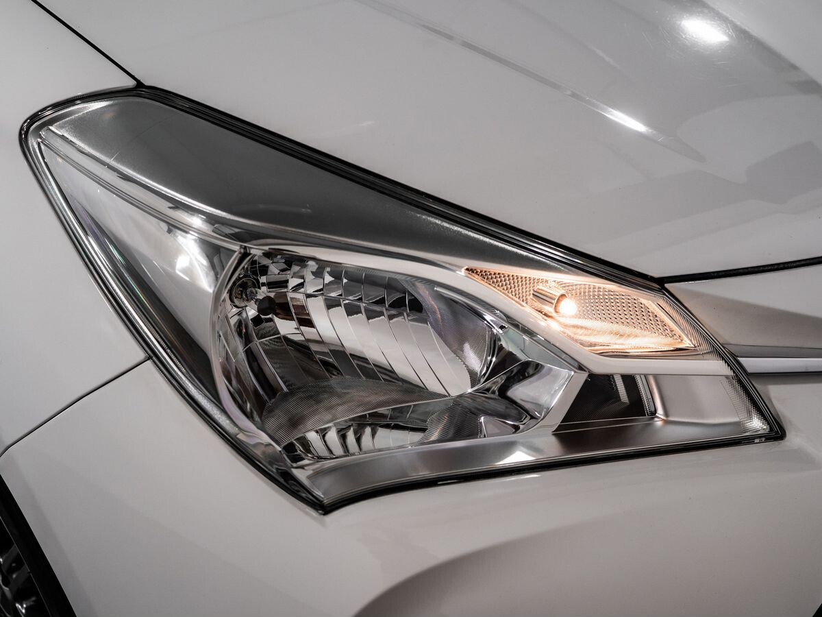 Toyota Vitz 2017 - фото автомобиля
