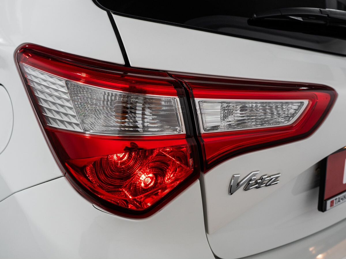 Toyota Vitz 2017 - фото автомобиля