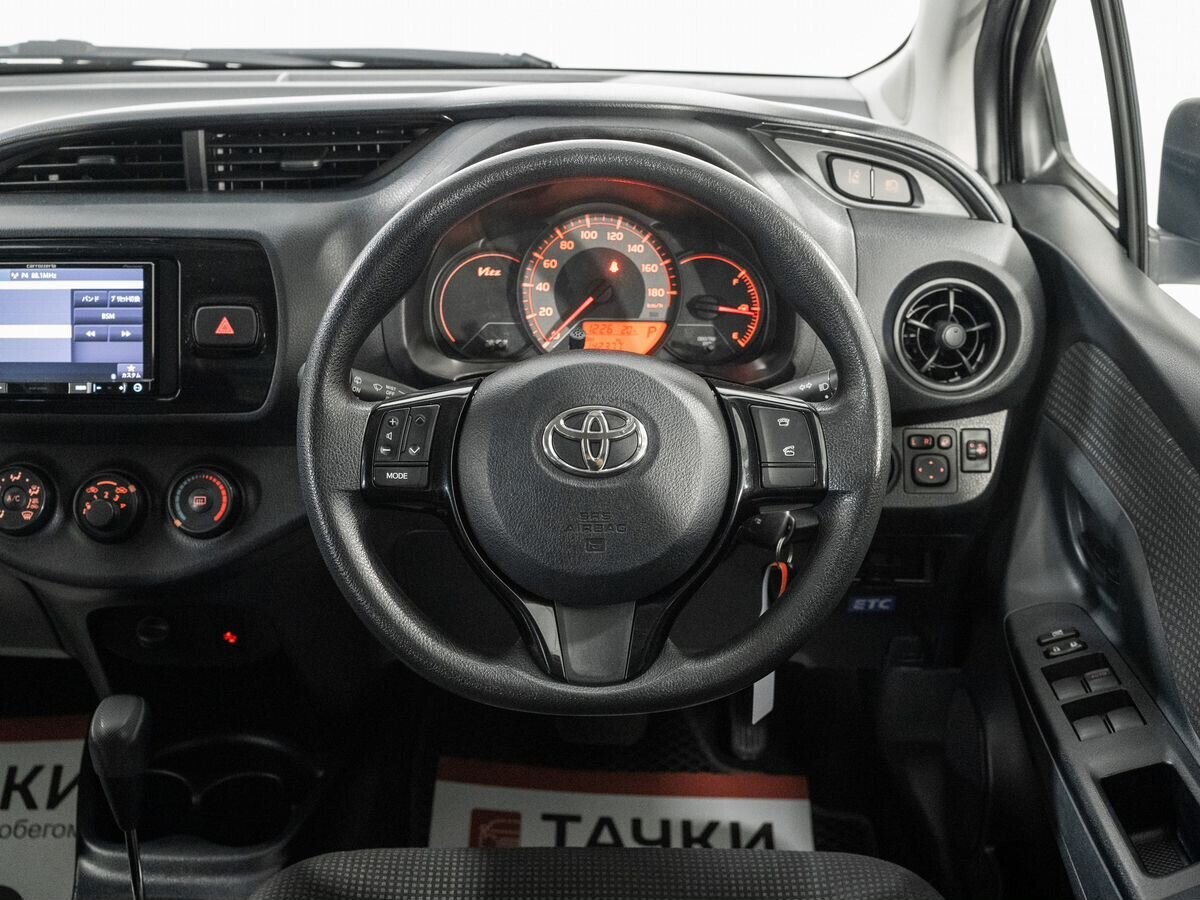Toyota Vitz 2017 - фото автомобиля