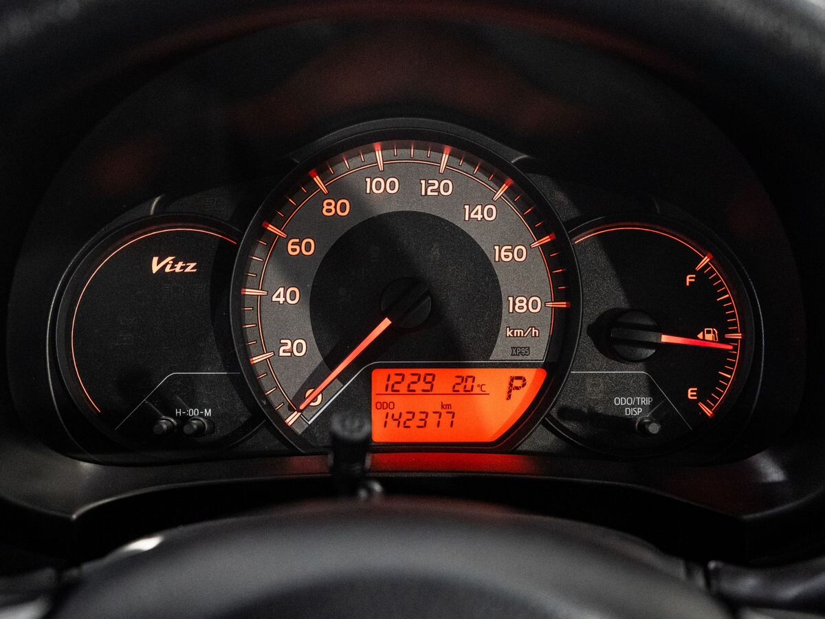 Toyota Vitz 2017 - фото автомобиля
