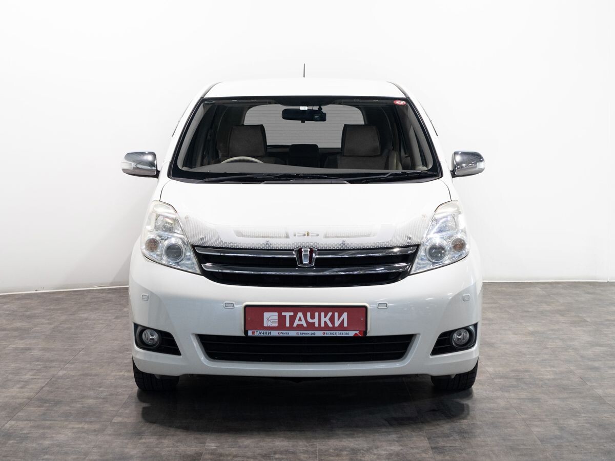 Toyota Isis 2012 - фото автомобиля