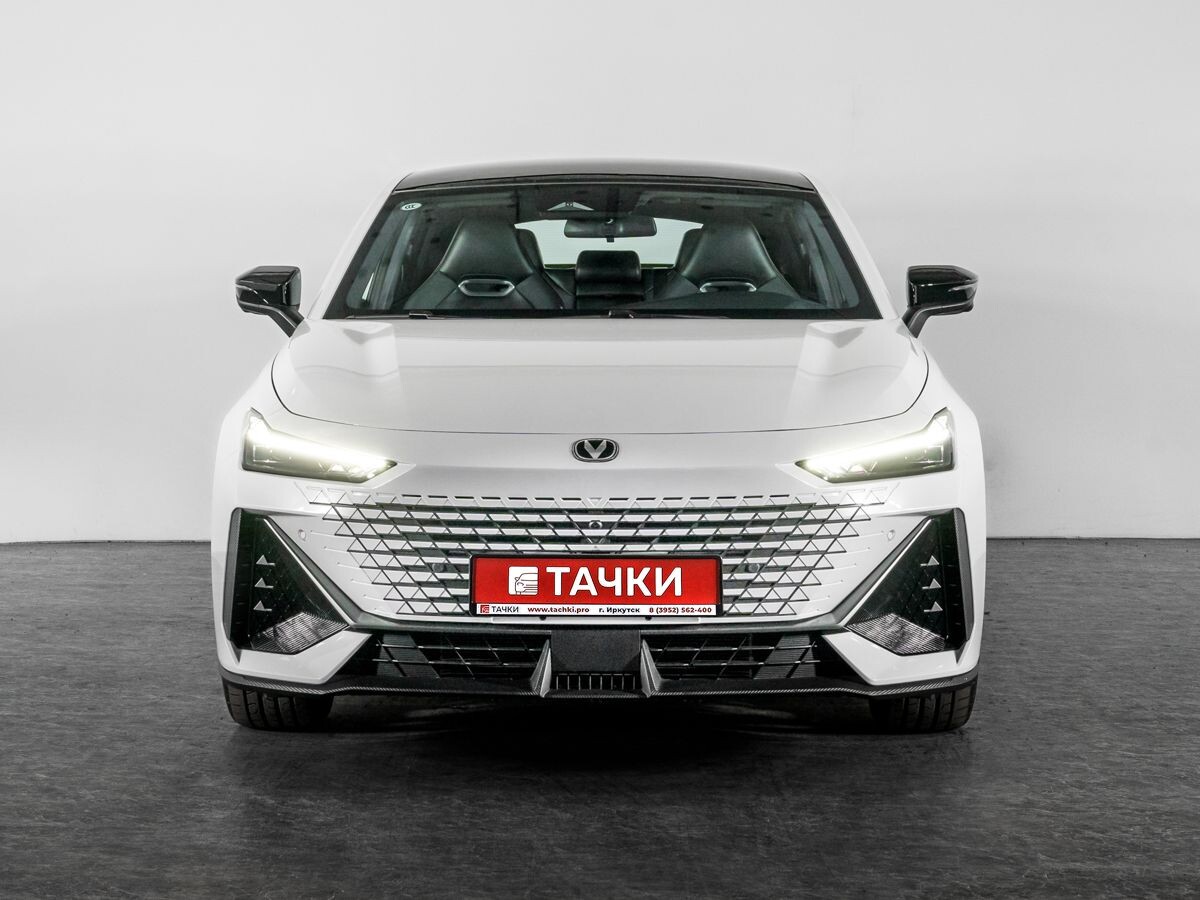 Changan UNI-V 2025 - фото автомобиля