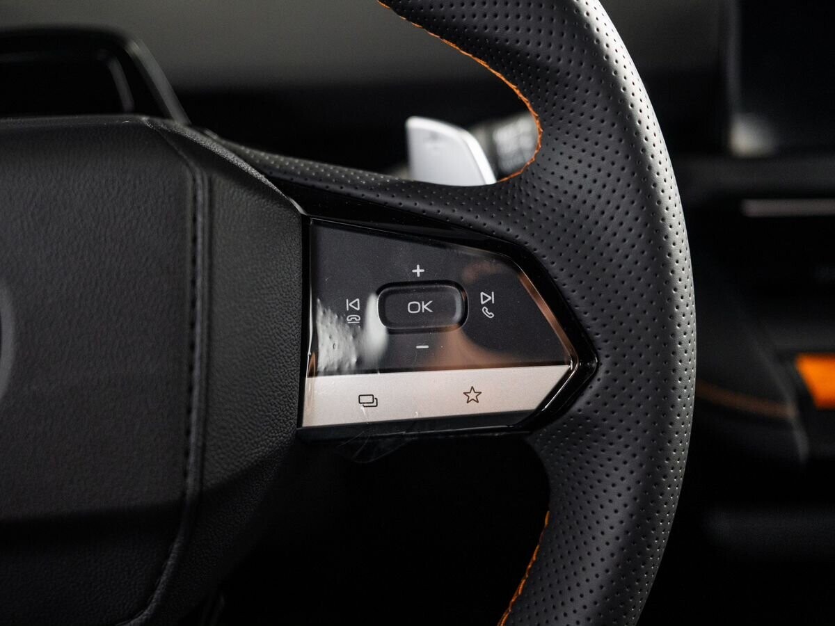 Changan UNI-V 2025 - фото автомобиля