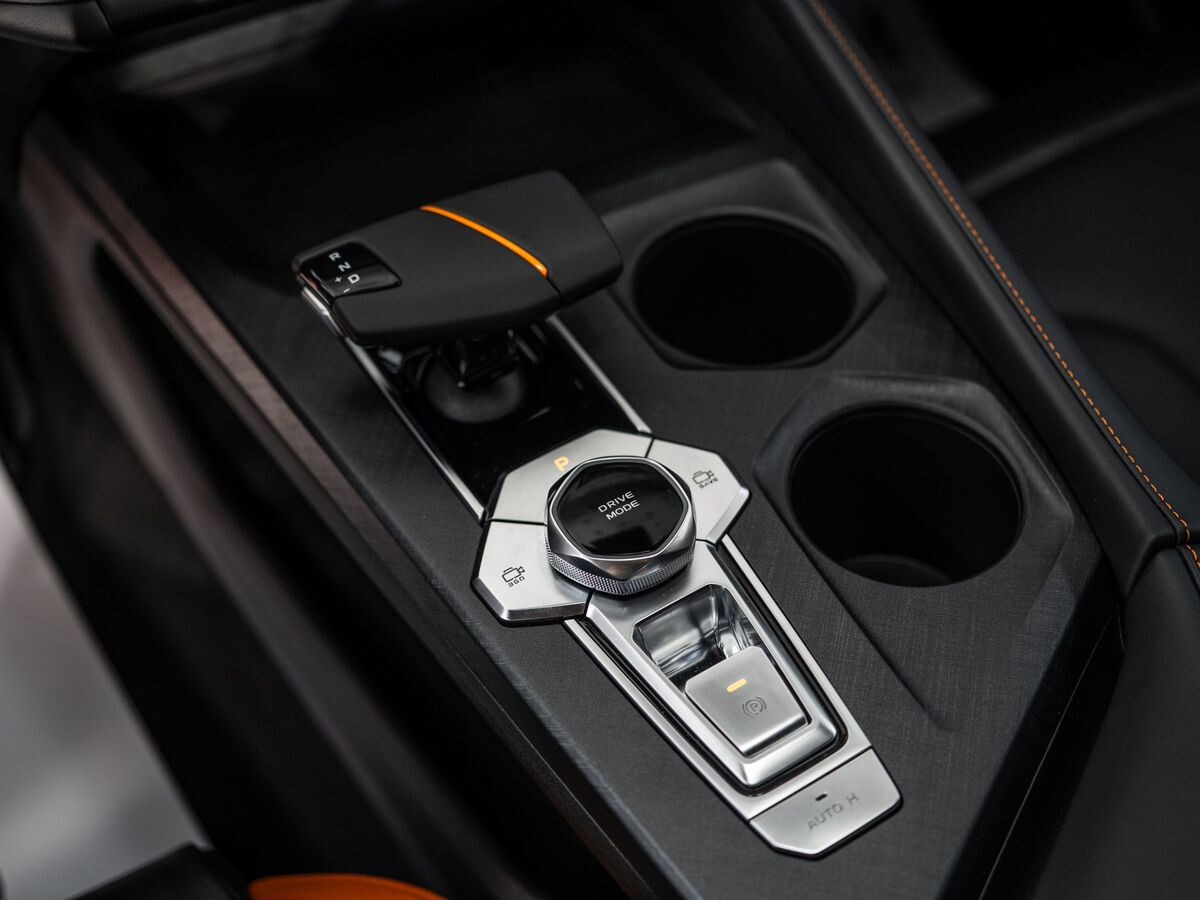 Changan UNI-V 2025 - фото автомобиля
